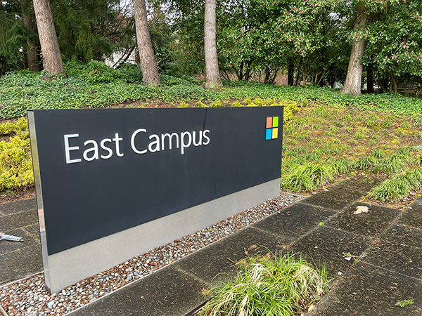 East Campusの看板