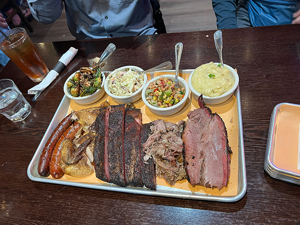 Jack’s BBQというお店のプレートセット
