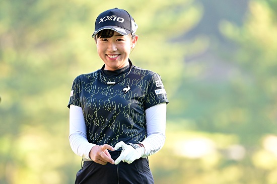 ポーズを決める菅沼菜々選手
